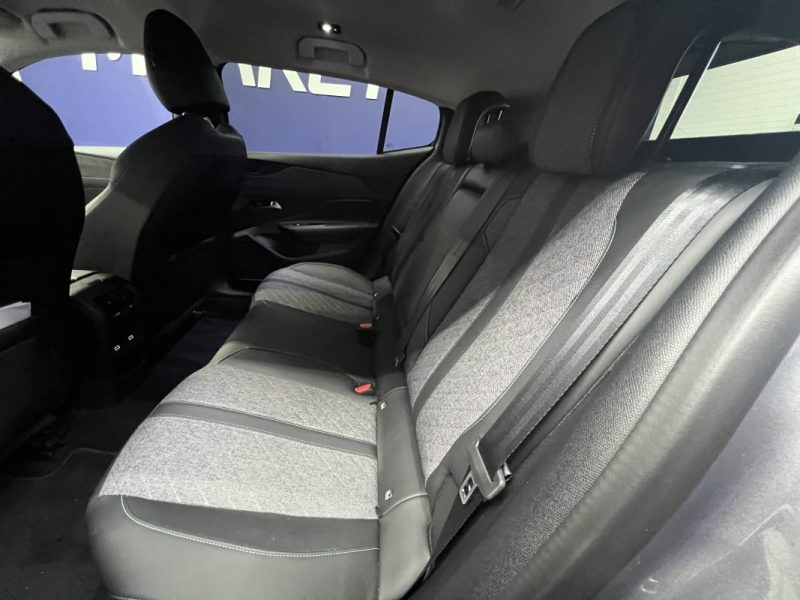 Peugeot 408 1.2 Hybrid 136 e-DSC Allure | 2023 | 39 000 KM | Attelage
