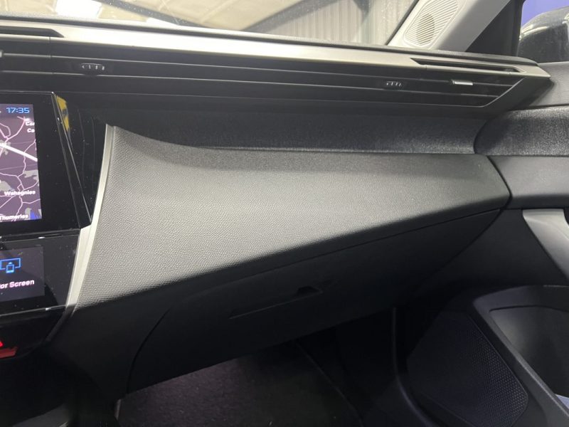 Peugeot 408 1.2 Hybrid 136 e-DSC Allure | 2023 | 39 000 KM | Attelage