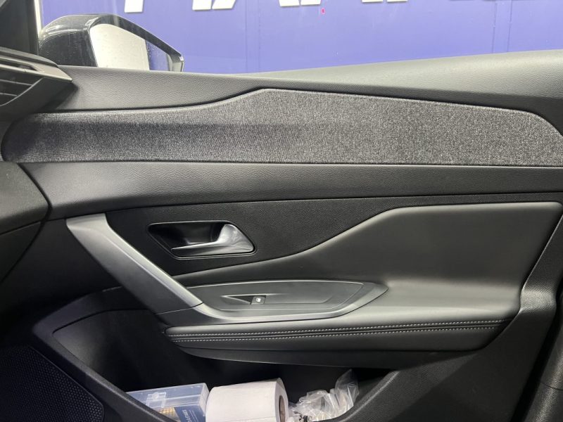Peugeot 408 1.2 Hybrid 136 e-DSC Allure | 2023 | 39 000 KM | Attelage