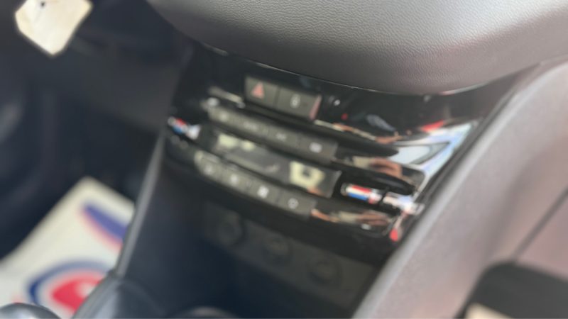 PEUGEOT 208 1.2 VTI 82 CV ALLURE 