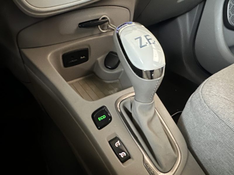 RENAULT  ZOE Z.E ZEN SOH 88% R90 92 CH 300KM 2017