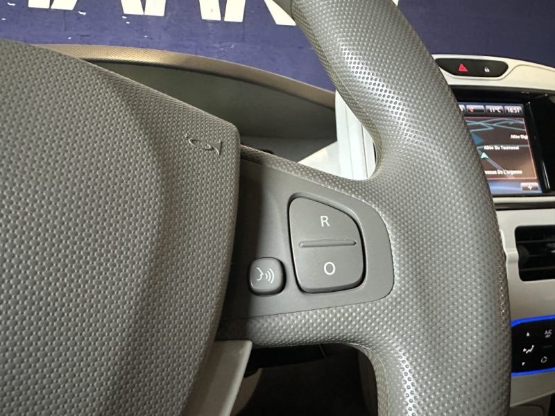 RENAULT  ZOE Z.E ZEN SOH 88% R90 92 CH 300KM 2017