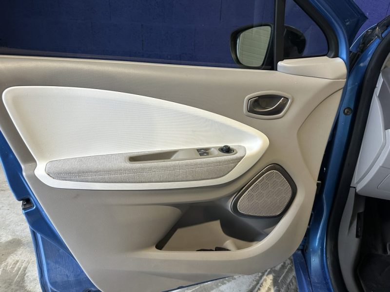 RENAULT  ZOE Z.E ZEN SOH 88% R90 92 CH 300KM 2017