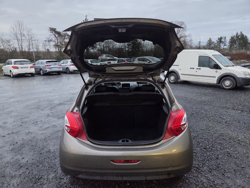 PEUGEOT 208 1.4 HDI 68CH STYLE  2014 180000 km 