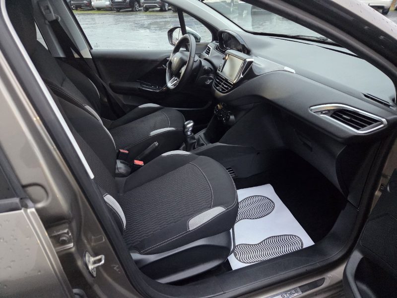 PEUGEOT 208 1.4 HDI 68CH STYLE  2014 180000 km 