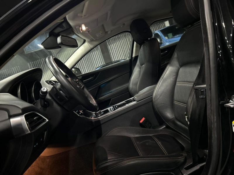 JAGUAR XE 2.0 250 PRESTIGE BVA8*1°MAIN*MERIDIAN*CAMERA*CUIR*XENON*