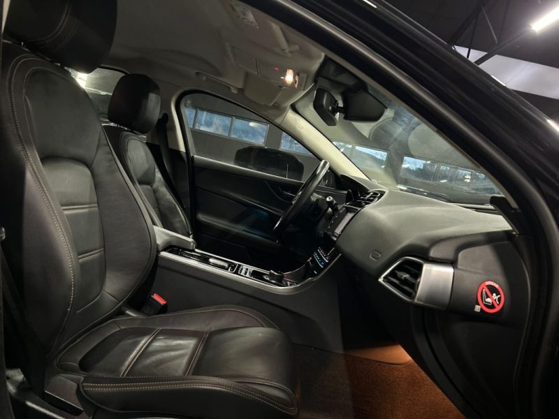 JAGUAR XE 2.0 250 PRESTIGE BVA8*1°MAIN*MERIDIAN*CAMERA*CUIR*XENON*