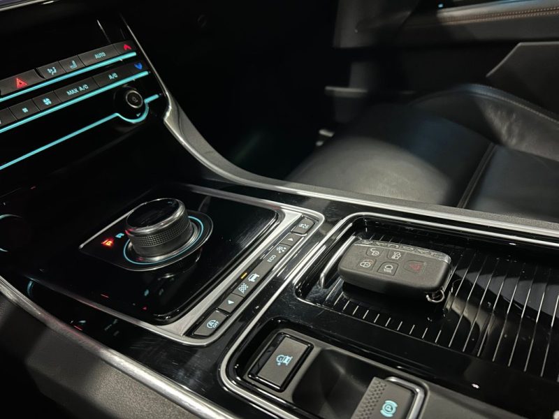 JAGUAR XE 2.0 250 PRESTIGE BVA8*1°MAIN*MERIDIAN*CAMERA*CUIR*XENON*