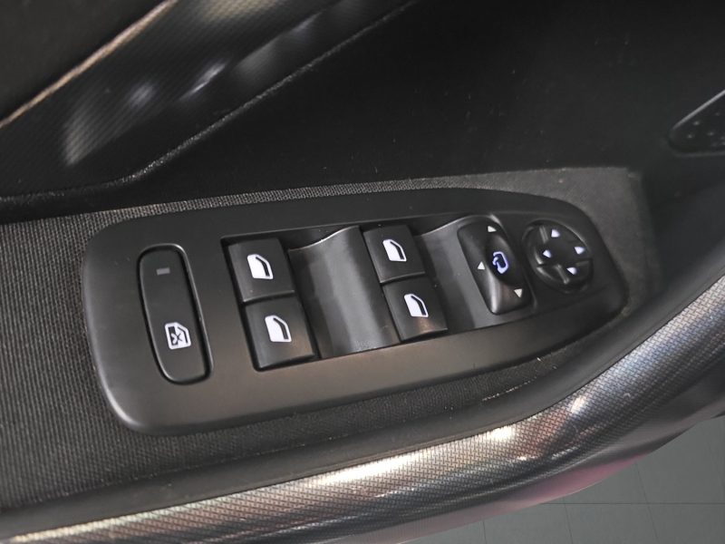 PEUGEOT 2008  1.2 ESSENCE 110 CV 2016