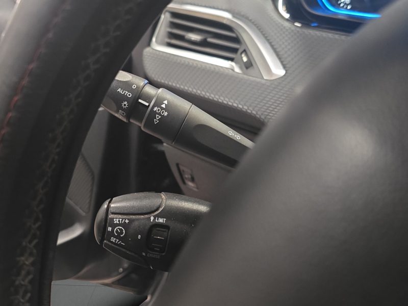 PEUGEOT 2008  1.2 ESSENCE 110 CV 2016