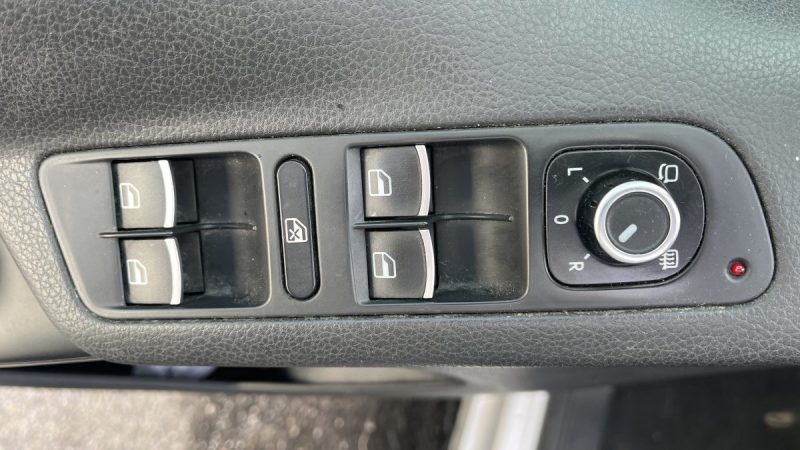 VOLKSWAGEN TIGUAN 2.0 TDI 140CH R'line 4 MOTION R-Line DSG7 2011