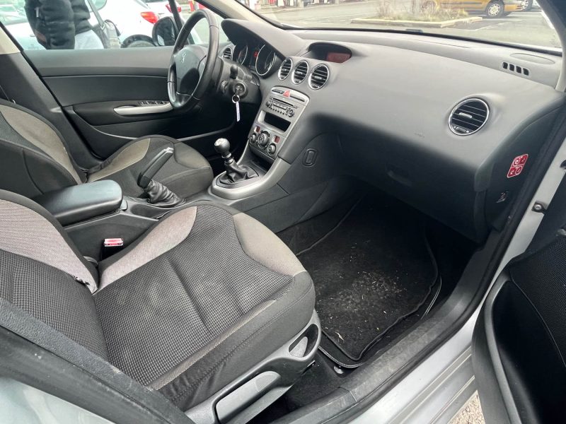 PEUGEOT 308 1.6 HDI 110CV FINITION FELINE - GARANTIE 6 MOIS - ENTRETIENS OK  