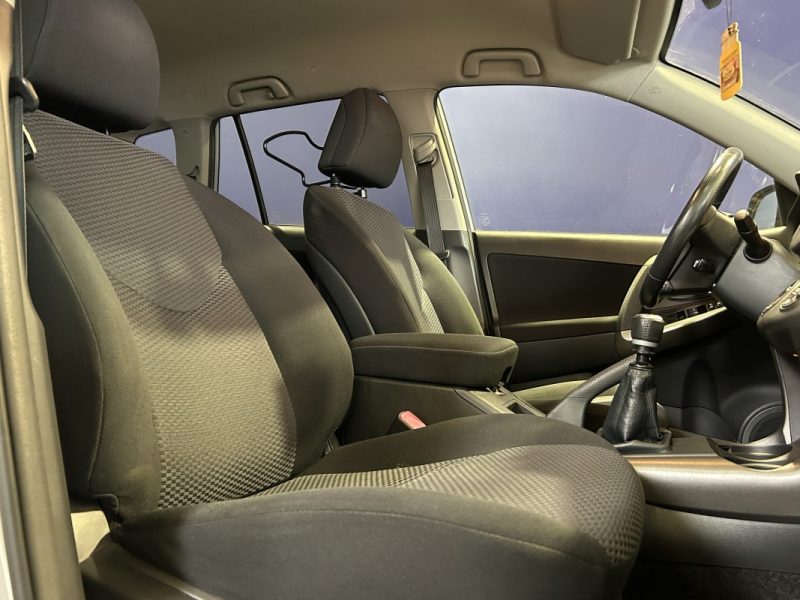 TOYOTA RAV 4 2.2 D 150 LIFE 2WD TRÈS BON ÉTAT