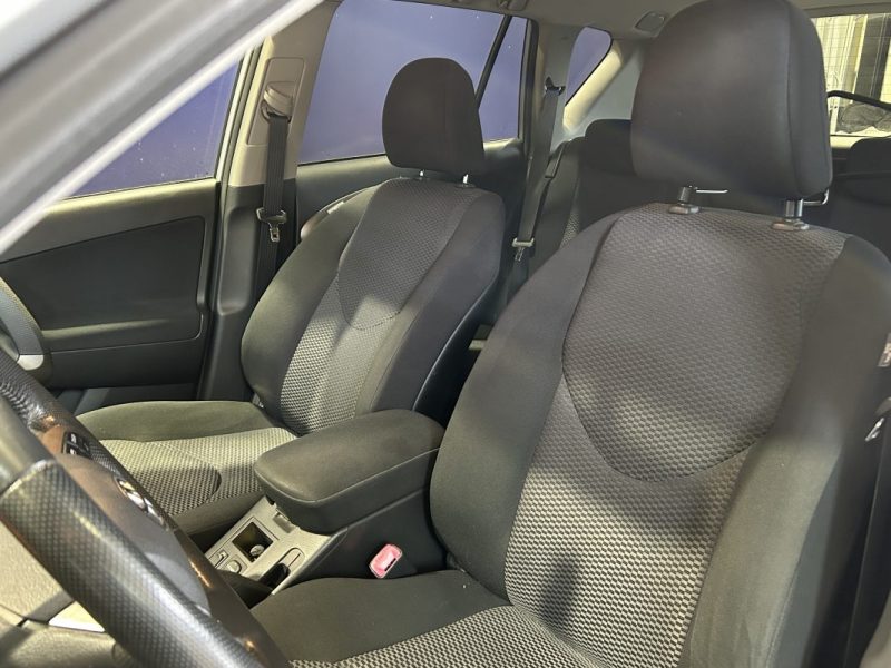 TOYOTA RAV 4 2.2 D 150 LIFE 2WD TRÈS BON ÉTAT