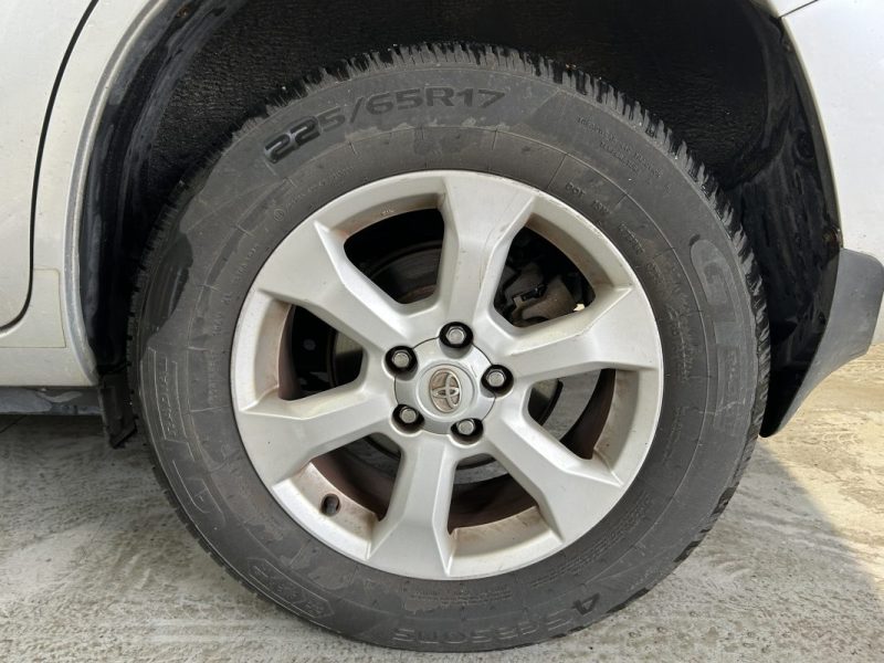 TOYOTA RAV 4 2.2 D 150 LIFE 2WD TRÈS BON ÉTAT