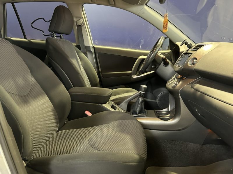 TOYOTA RAV 4 2.2 D 150 LIFE 2WD TRÈS BON ÉTAT