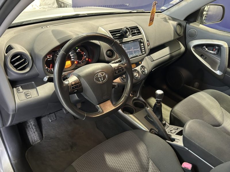 TOYOTA RAV 4 2.2 D 150 LIFE 2WD TRÈS BON ÉTAT