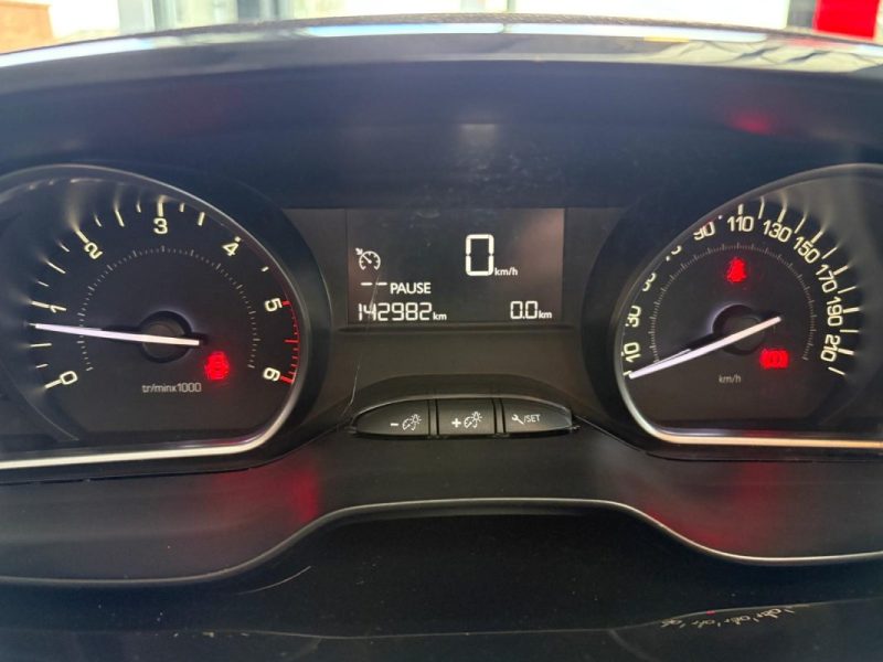 Peugeot 2008 II 1.6 BlueHDi 100ch 🚙 Style ✨ CarPlay 📱 Radar 🔊 Reprise 🔄 Garantie 🛡️