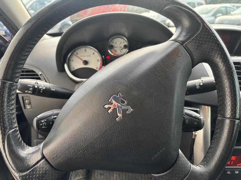 PEUGEOT 207 1.6 HDI 110 EXECUTIVE 2006