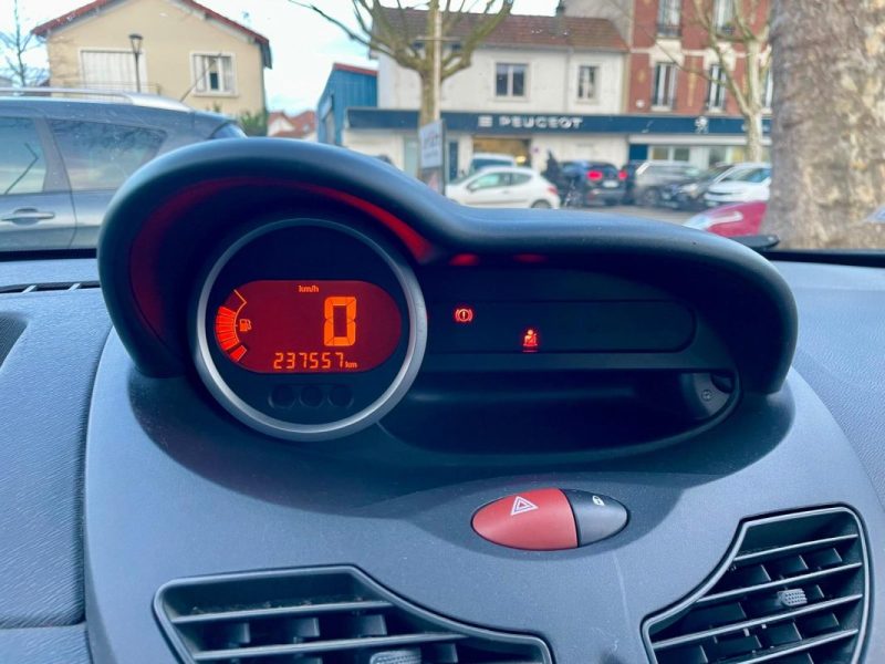 RENAULT TWINGO II 1.2 16V 75 AUTHENTIQUE *1ERE MAIN* 