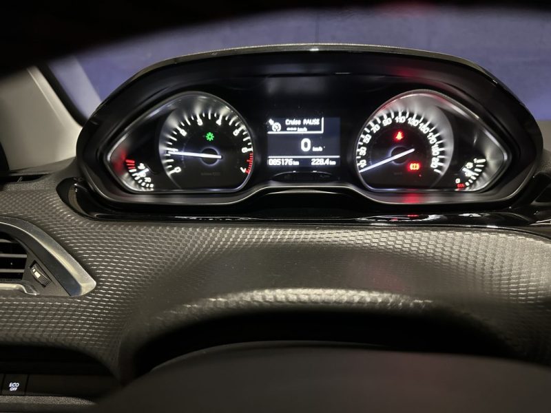 PEUGEOT  208 1.2I 110CH GT LINE / CAR PLAY / CAMERA / 2019