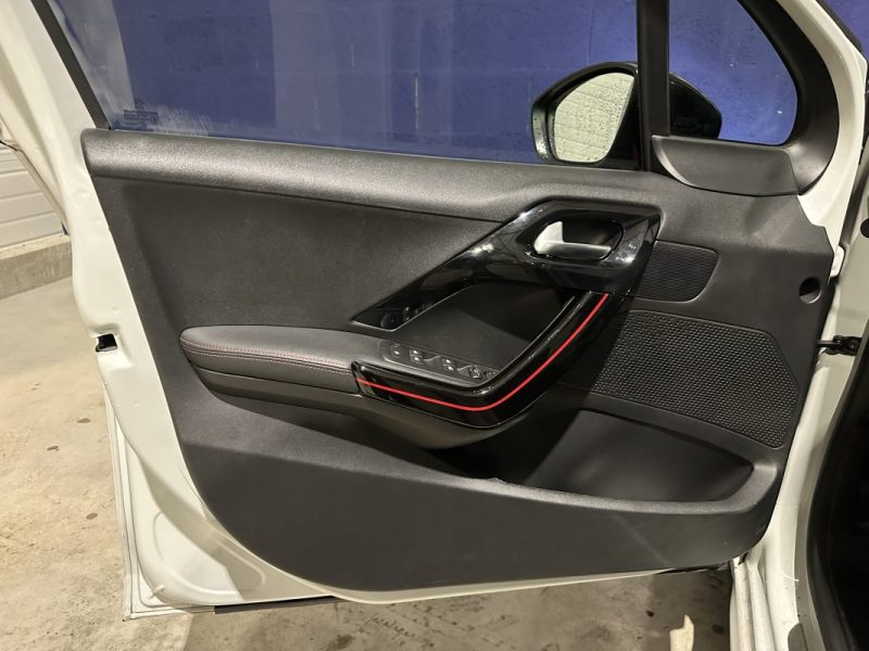 PEUGEOT  208 1.2I 110CH GT LINE / CAR PLAY / CAMERA / 2019