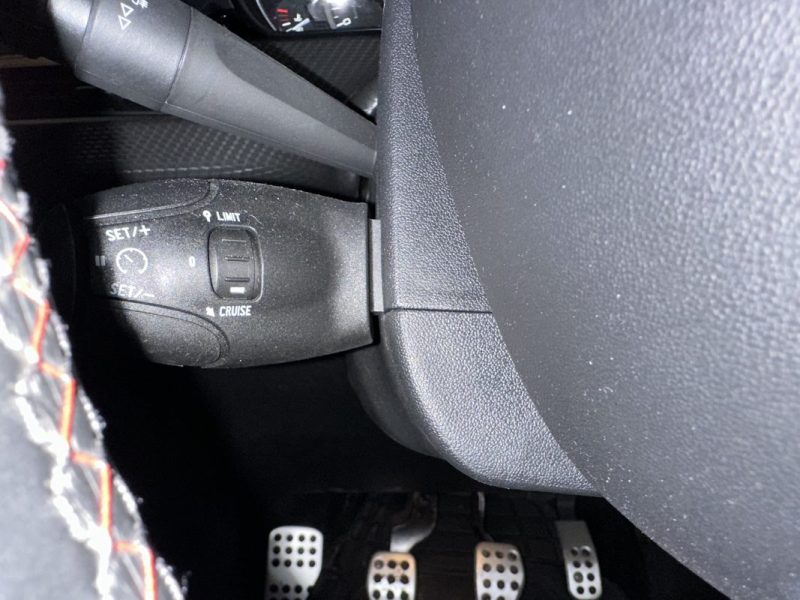 PEUGEOT  208 1.2I 110CH GT LINE / CAR PLAY / CAMERA / 2019