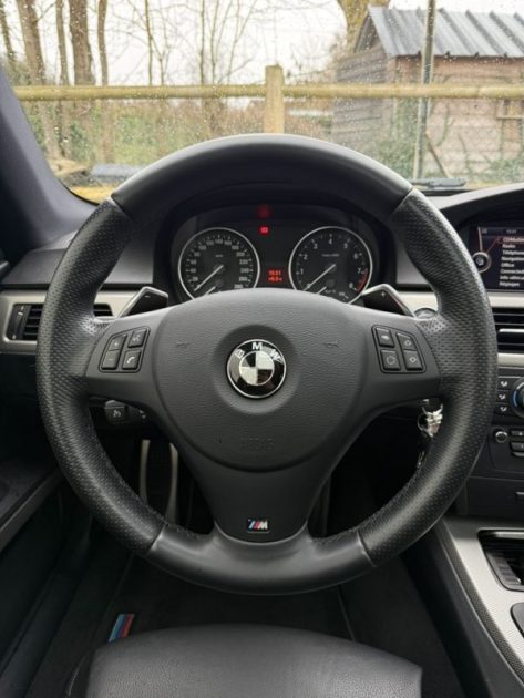 BMW 325i xDrive 218ch PACK M / Sièges Électriques à mémoire / Apple CarPlay / Toit Ouvrant 