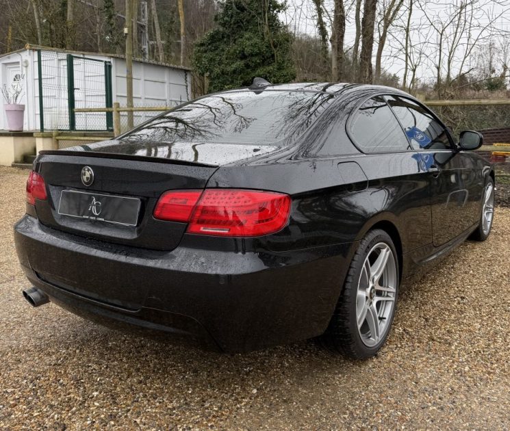 BMW 325i xDrive 218ch PACK M / Sièges Électriques à mémoire / Apple CarPlay / Toit Ouvrant 