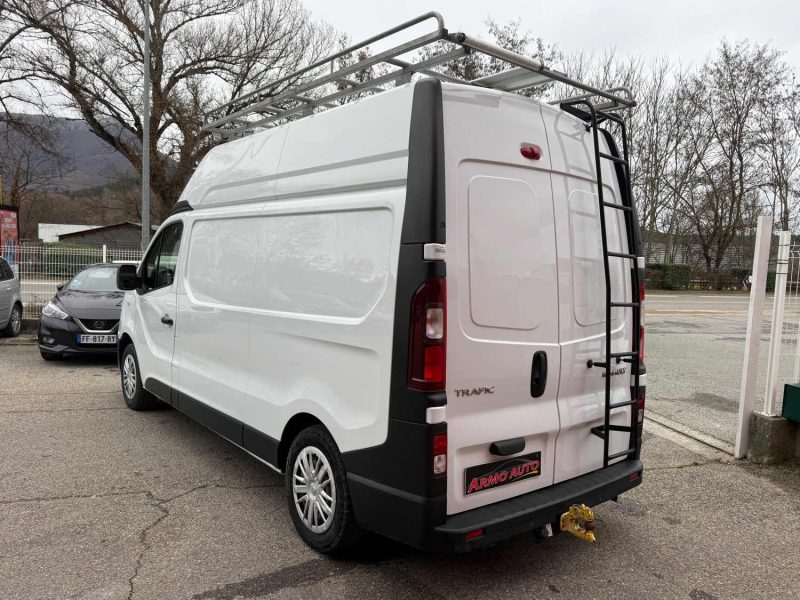 RENAULT Trafic 3 L2H2 1200 1.6 dCi 145 ch Confort / ATTELAGE / GALERIE DE TOIT 