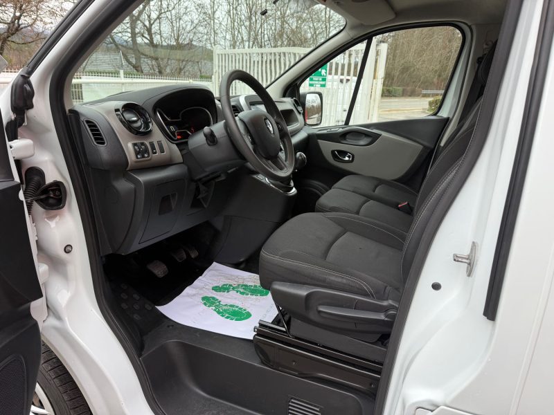 RENAULT Trafic 3 L2H2 1200 1.6 dCi 145 ch Confort / ATTELAGE / GALERIE DE TOIT 