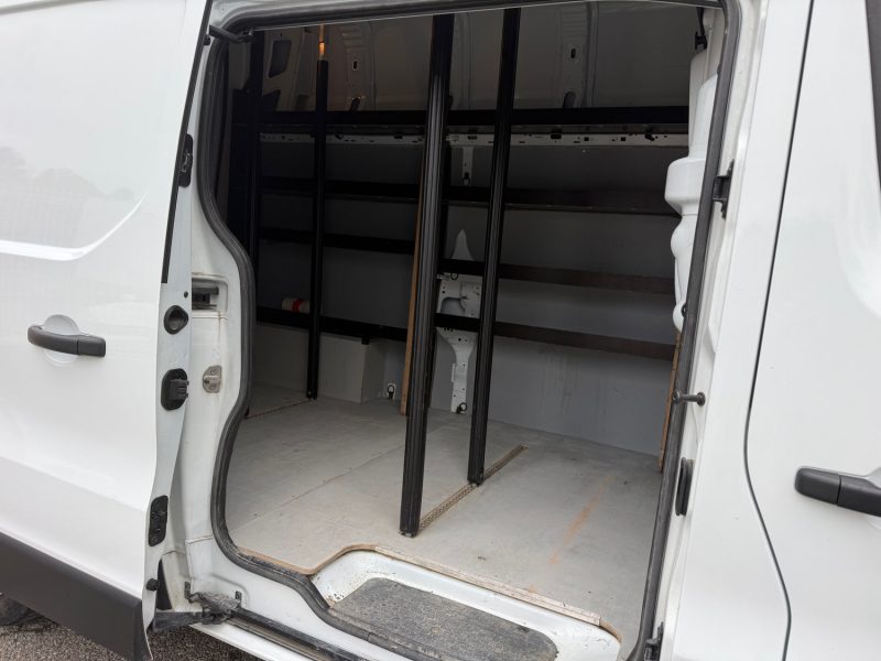 RENAULT Trafic 3 L2H2 1200 1.6 dCi 145 ch Confort / ATTELAGE / GALERIE DE TOIT 