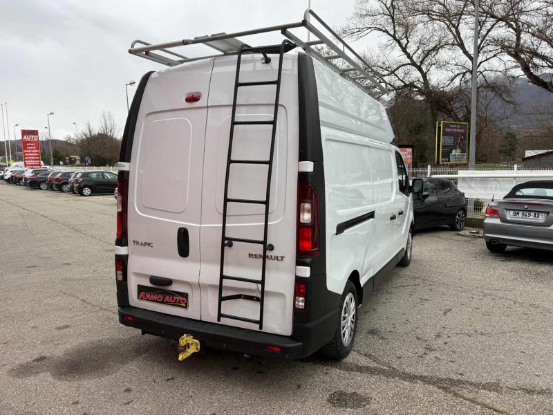 RENAULT Trafic 3 L2H2 1200 1.6 dCi 145 ch Confort / ATTELAGE / GALERIE DE TOIT 