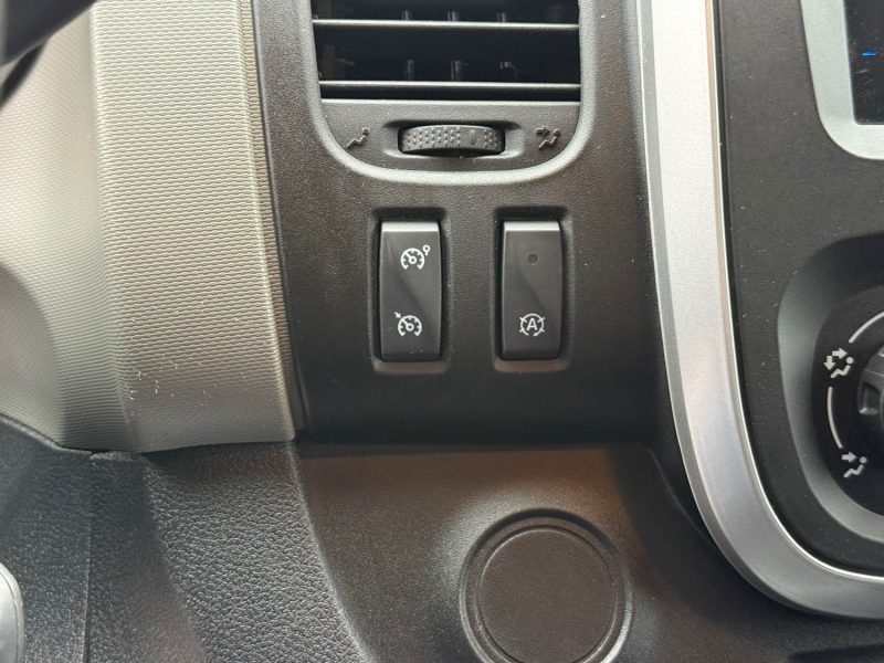 RENAULT Trafic 3 L2H2 1200 1.6 dCi 145 ch Confort / ATTELAGE / GALERIE DE TOIT 