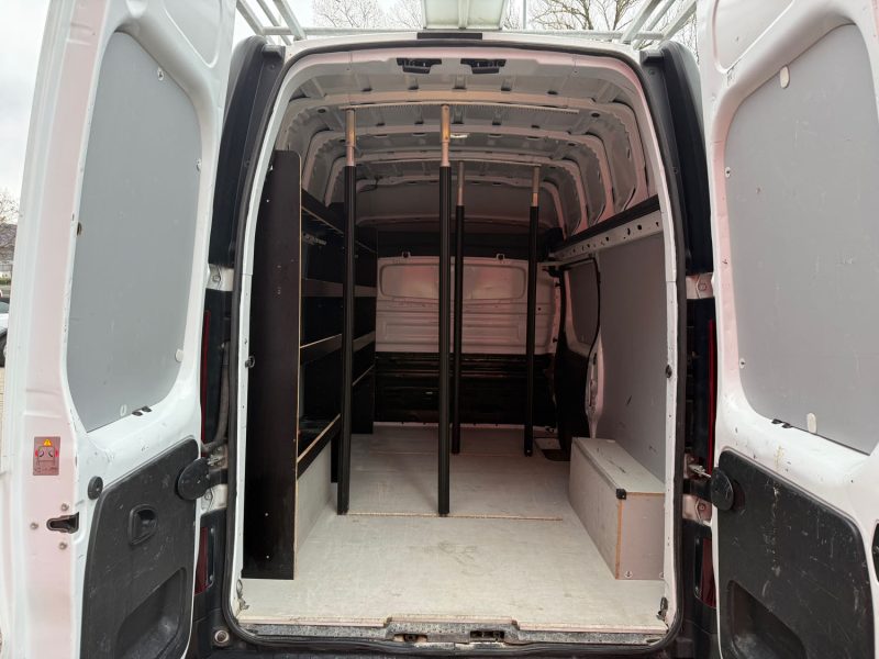 RENAULT Trafic 3 L2H2 1200 1.6 dCi 145 ch Confort / ATTELAGE / GALERIE DE TOIT 