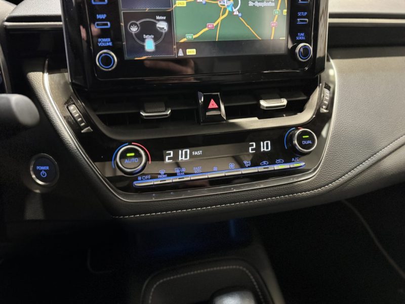 TOYOTA COROLLA 122h DYNAMIC / TOIT OUVRANT / SUIVI D ENTRETIEN COMPLET