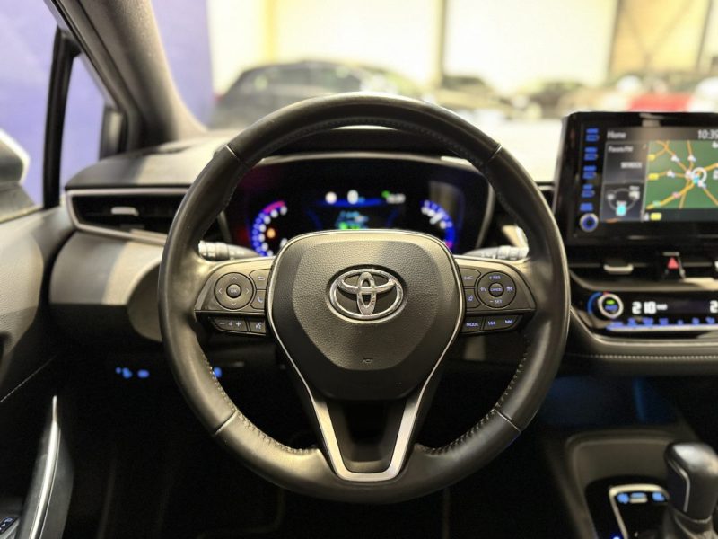 TOYOTA COROLLA 122h DYNAMIC / TOIT OUVRANT / SUIVI D ENTRETIEN COMPLET
