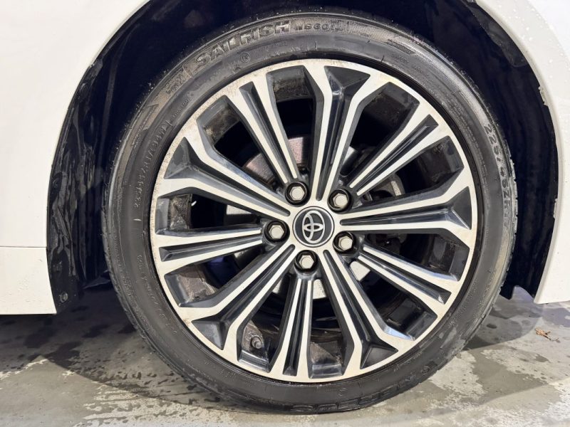 TOYOTA COROLLA 122h DYNAMIC / TOIT OUVRANT / SUIVI D ENTRETIEN COMPLET