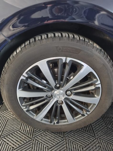 PEUGEOT 208 1.2 ESSENCE 82 CV ALLURE BVM , ENTRETIEN COMPLET , SIEGES CHAUFFANTS  2017