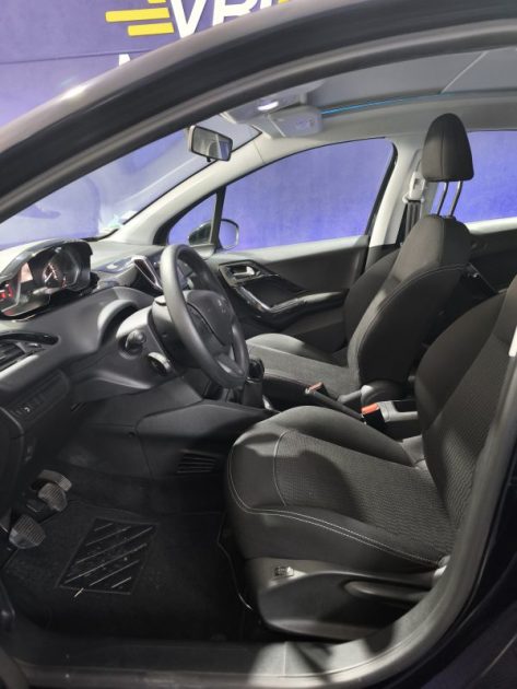 PEUGEOT 208 1.2 ESSENCE 82 CV ALLURE BVM , ENTRETIEN COMPLET , SIEGES CHAUFFANTS  2017