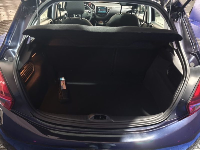 PEUGEOT 208 1.2 ESSENCE 82 CV ALLURE BVM , ENTRETIEN COMPLET , SIEGES CHAUFFANTS  2017