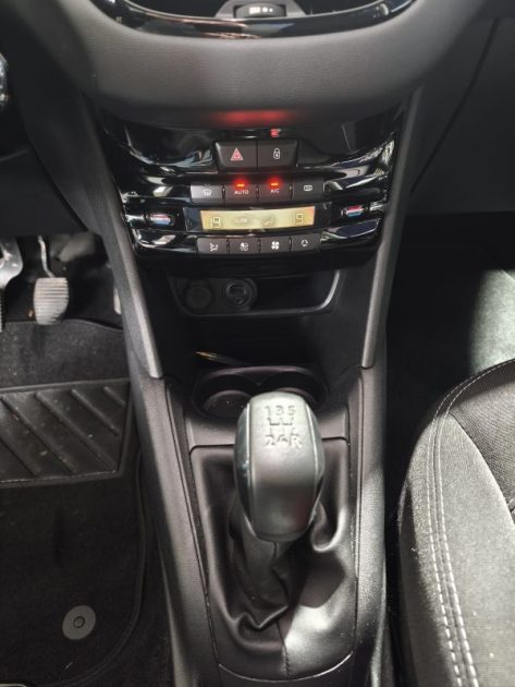 PEUGEOT 208 1.2 ESSENCE 82 CV ALLURE BVM , ENTRETIEN COMPLET , SIEGES CHAUFFANTS  2017