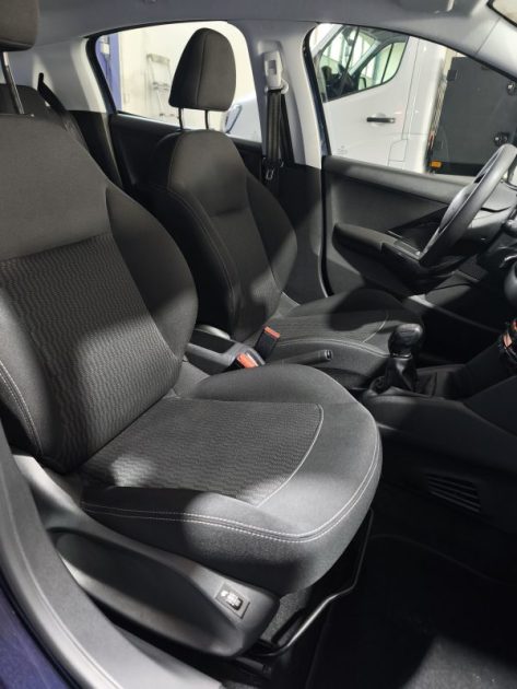PEUGEOT 208 1.2 ESSENCE 82 CV ALLURE BVM , ENTRETIEN COMPLET , SIEGES CHAUFFANTS  2017
