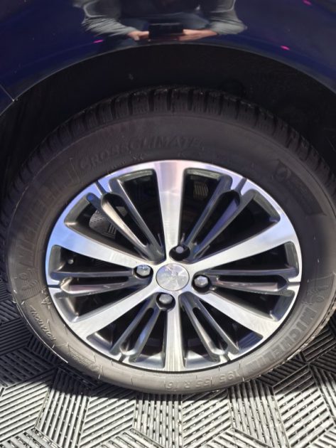 PEUGEOT 208 1.2 ESSENCE 82 CV ALLURE BVM , ENTRETIEN COMPLET , SIEGES CHAUFFANTS  2017