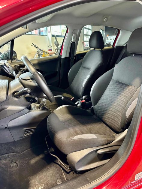 PEUGEOT 208 style 1.2 82CH 