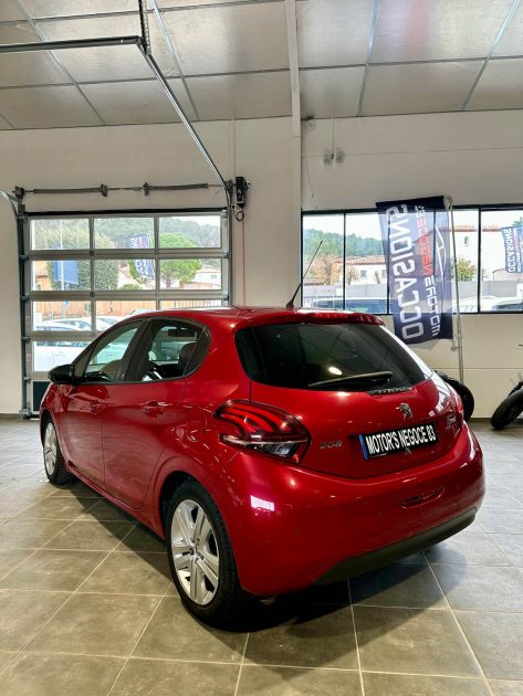 PEUGEOT 208 style 1.2 82CH 