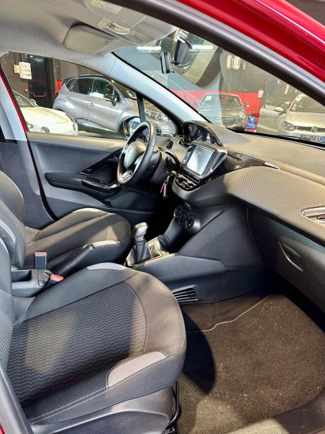 PEUGEOT 208 style 1.2 82CH 