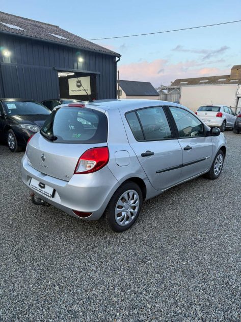 RENAULT CLIO III AUTHENTIQUE 1.5DCI 75 2011