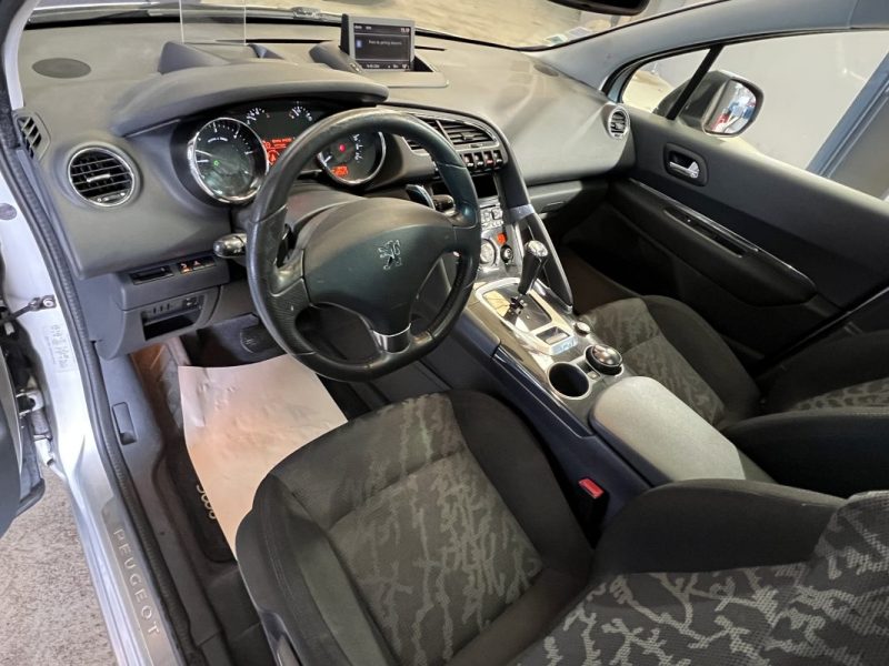 PEUGEOT 3008 1.6 HDI 110 PREMIUM - BVA 6 - GPS - AFFICHAGE TETE HAUTE - SUIVI FACTURES - 120527KM