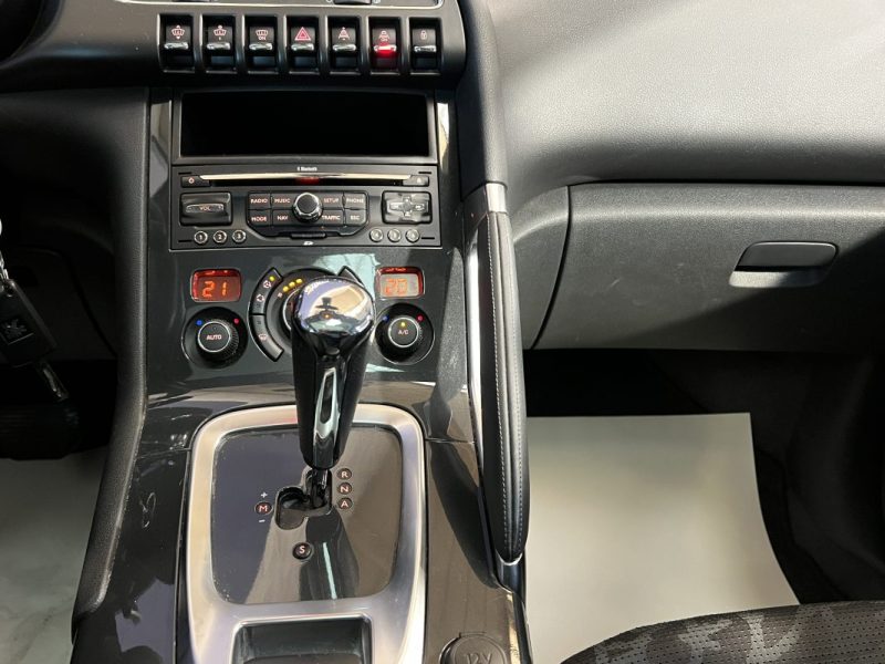 PEUGEOT 3008 1.6 HDI 110 PREMIUM - BVA 6 - GPS - AFFICHAGE TETE HAUTE - SUIVI FACTURES - 120527KM